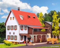 Vollmer 43721Bauernhaus mit Scheune