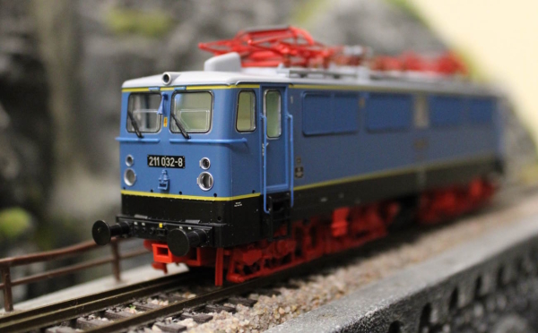 Brawa 70078 H0 Elektrolokomotive 211 DR - Sound Version