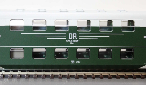 Rivarossi HR4394 4-teilige Doppelstockeinheit mit Steuerabteil und gerade Frontseiten mit großes „DR“-Logo