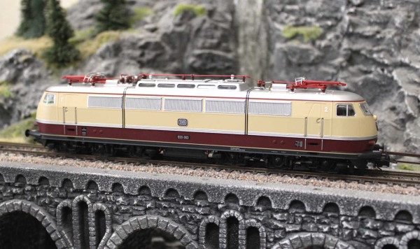 ESU 31173 Elektrolokomotive BR E03 DB in TEE-Lackierung