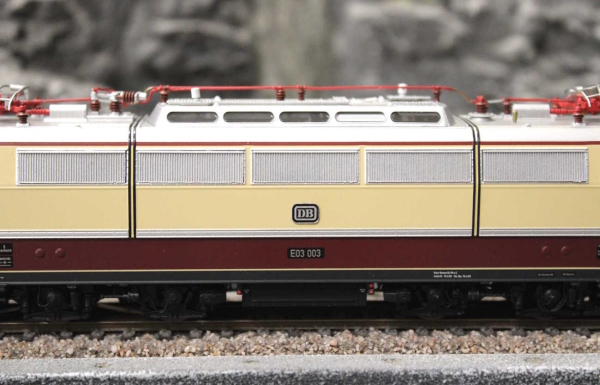 ESU 31173 Elektrolokomotive BR E03 DB in TEE-Lackierung