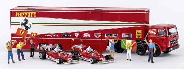 Brekina 58575 Set mit Ferrari-Renntransporter, 2 x Formel 1 und Tifosi