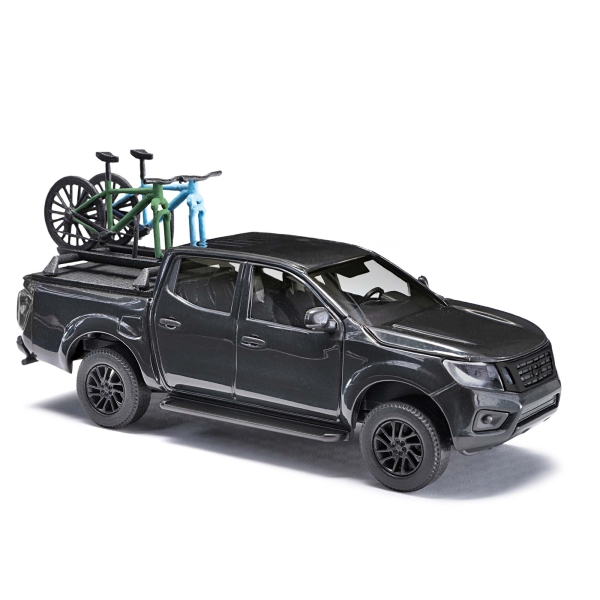 Busch 53724 Nissan Navara mit zwei Bikes