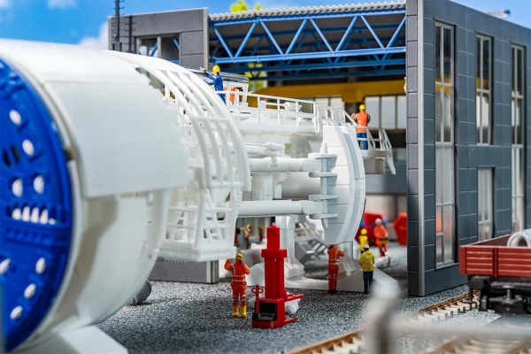 Faller 130897 H0 Tunnelbohrmaschine im Bau